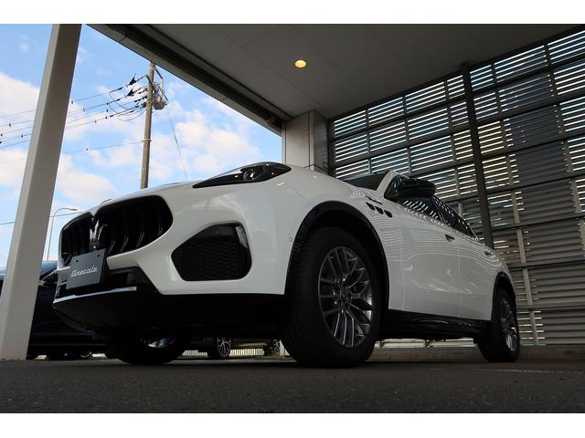 グレカーレ Ｍｏｄｅｎａ　パノラマサンルーフ　エアサスペンション　セキュリティーアラーム　衝突軽減ブレーキ（15枚目）