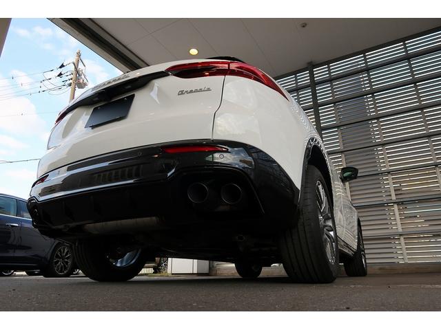 グレカーレ Ｍｏｄｅｎａ　パノラマサンルーフ　エアサスペンション　セキュリティーアラーム　衝突軽減ブレーキ（16枚目）