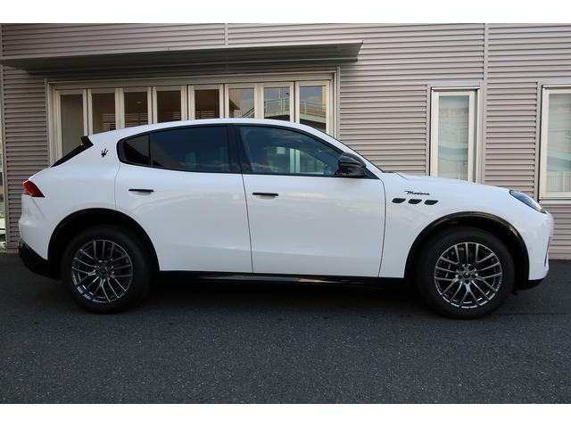 グレカーレ Ｍｏｄｅｎａ　パノラマサンルーフ　エアサスペンション　セキュリティーアラーム　衝突軽減ブレーキ（18枚目）