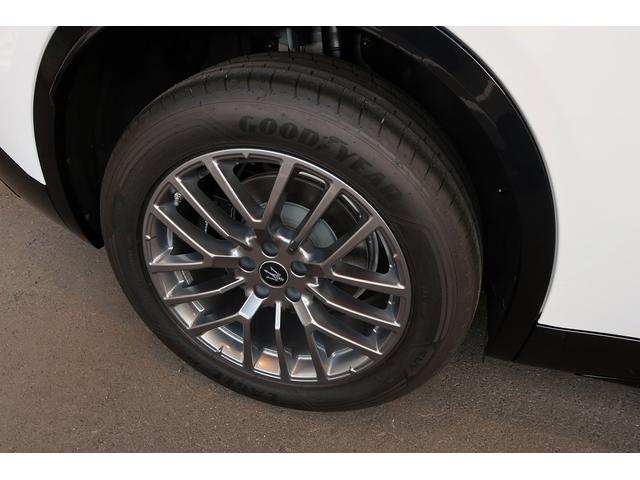 グレカーレ Ｍｏｄｅｎａ　パノラマサンルーフ　エアサスペンション　セキュリティーアラーム　衝突軽減ブレーキ（20枚目）