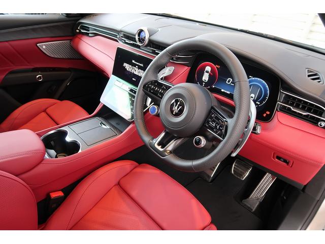 グレカーレ Ｍｏｄｅｎａ　パノラマサンルーフ　エアサスペンション　セキュリティーアラーム　衝突軽減ブレーキ（30枚目）