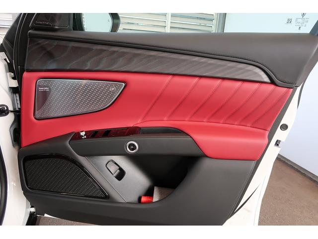 グレカーレ Ｍｏｄｅｎａ　パノラマサンルーフ　エアサスペンション　セキュリティーアラーム　衝突軽減ブレーキ（36枚目）