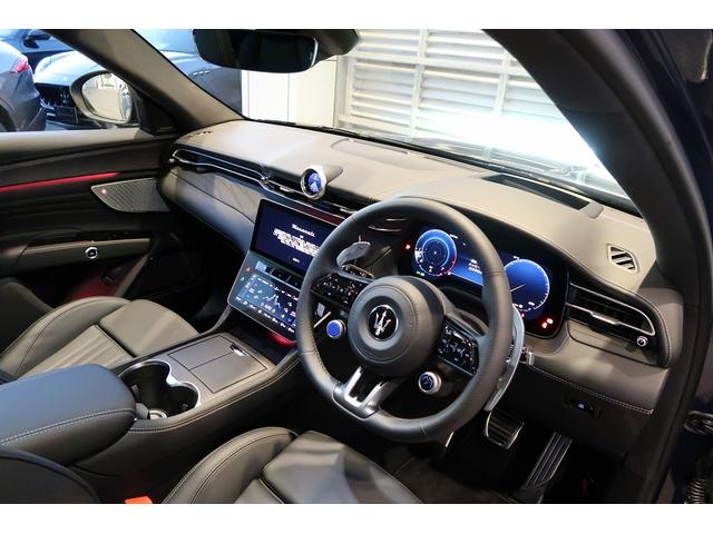 グレカーレ モデナ パノラマサンルーフ セキュリティーアラーム 衝突軽減ブレーキ ブレーキキャリパーブラック テックアシストパッケージ 20インチエテレ鍛造(グロスブラック) スタッガードホイール(3枚目)