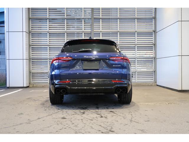 グレカーレ モデナ パノラマサンルーフ セキュリティーアラーム 衝突軽減ブレーキ ブレーキキャリパーブラック テックアシストパッケージ 20インチエテレ鍛造(グロスブラック) スタッガードホイール(5枚目)