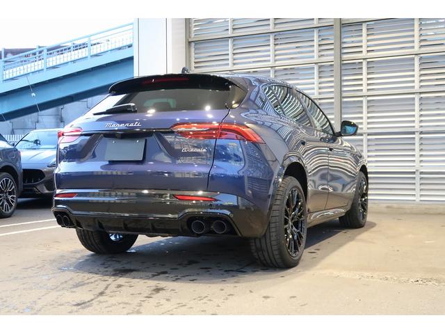 グレカーレ モデナ パノラマサンルーフ セキュリティーアラーム 衝突軽減ブレーキ ブレーキキャリパーブラック テックアシストパッケージ 20インチエテレ鍛造(グロスブラック) スタッガードホイール(7枚目)