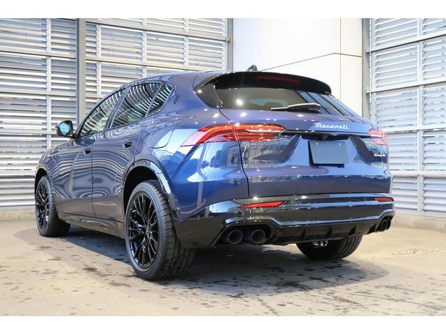 グレカーレ モデナ パノラマサンルーフ セキュリティーアラーム 衝突軽減ブレーキ ブレーキキャリパーブラック テックアシストパッケージ 20インチエテレ鍛造(グロスブラック) スタッガードホイール(9枚目)