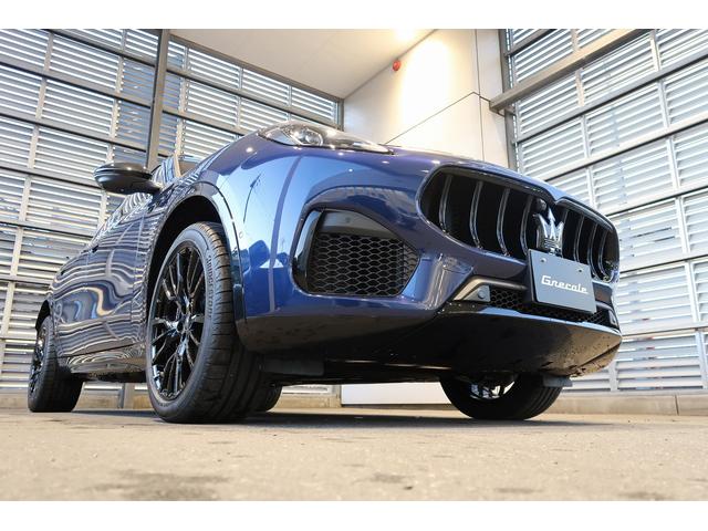 グレカーレ モデナ パノラマサンルーフ セキュリティーアラーム 衝突軽減ブレーキ ブレーキキャリパーブラック テックアシストパッケージ 20インチエテレ鍛造(グロスブラック) スタッガードホイール(10枚目)