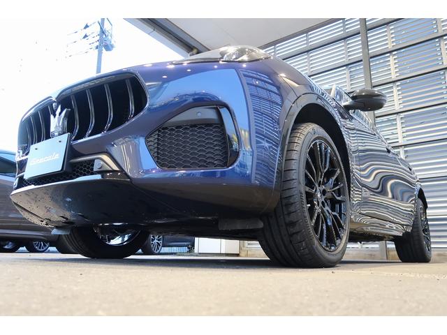 グレカーレ モデナ パノラマサンルーフ セキュリティーアラーム 衝突軽減ブレーキ ブレーキキャリパーブラック テックアシストパッケージ 20インチエテレ鍛造(グロスブラック) スタッガードホイール(12枚目)