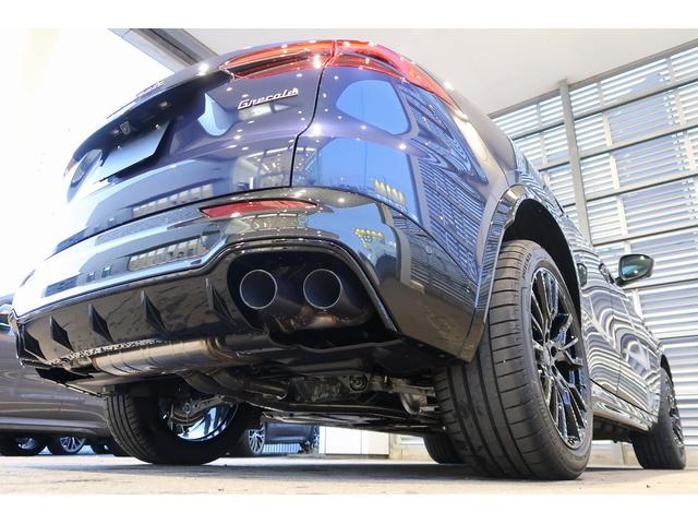 グレカーレ モデナ パノラマサンルーフ セキュリティーアラーム 衝突軽減ブレーキ ブレーキキャリパーブラック テックアシストパッケージ 20インチエテレ鍛造(グロスブラック) スタッガードホイール(13枚目)