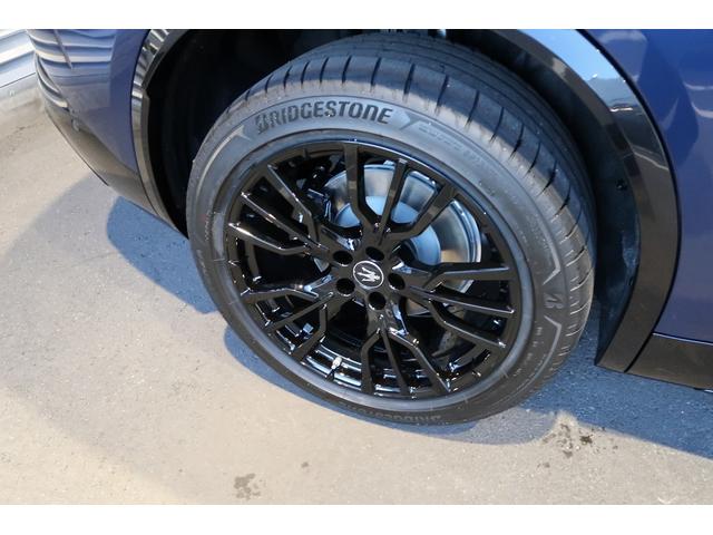 グレカーレ モデナ パノラマサンルーフ セキュリティーアラーム 衝突軽減ブレーキ ブレーキキャリパーブラック テックアシストパッケージ 20インチエテレ鍛造(グロスブラック) スタッガードホイール(19枚目)