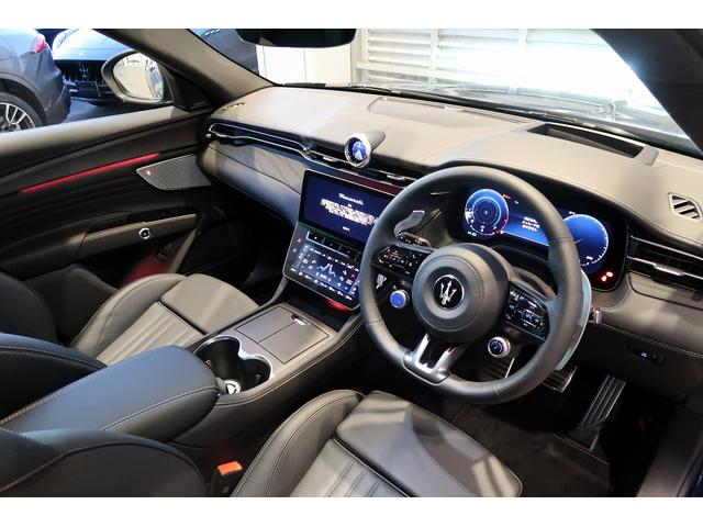 グレカーレ モデナ パノラマサンルーフ セキュリティーアラーム 衝突軽減ブレーキ ブレーキキャリパーブラック テックアシストパッケージ 20インチエテレ鍛造(グロスブラック) スタッガードホイール(28枚目)