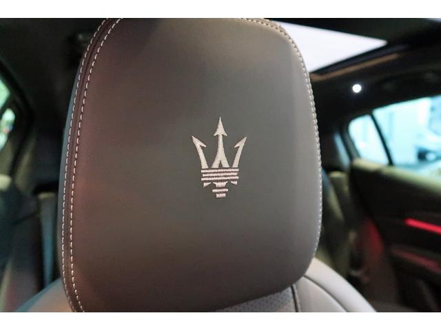 グレカーレ モデナ パノラマサンルーフ セキュリティーアラーム 衝突軽減ブレーキ ブレーキキャリパーブラック テックアシストパッケージ 20インチエテレ鍛造(グロスブラック) スタッガードホイール(31枚目)