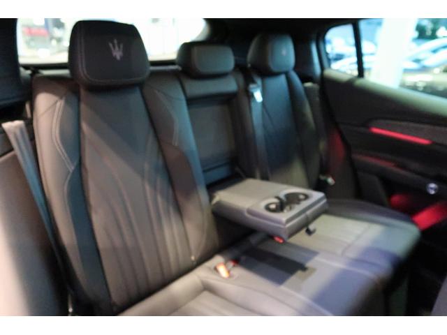 グレカーレ モデナ パノラマサンルーフ セキュリティーアラーム 衝突軽減ブレーキ ブレーキキャリパーブラック テックアシストパッケージ 20インチエテレ鍛造(グロスブラック) スタッガードホイール(34枚目)