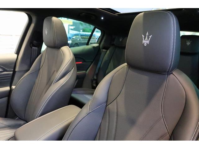 グレカーレ モデナ パノラマサンルーフ セキュリティーアラーム 衝突軽減ブレーキ ブレーキキャリパーブラック テックアシストパッケージ 20インチエテレ鍛造(グロスブラック) スタッガードホイール(38枚目)