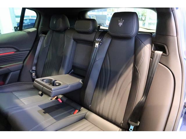 グレカーレ モデナ パノラマサンルーフ セキュリティーアラーム 衝突軽減ブレーキ ブレーキキャリパーブラック テックアシストパッケージ 20インチエテレ鍛造(グロスブラック) スタッガードホイール(41枚目)