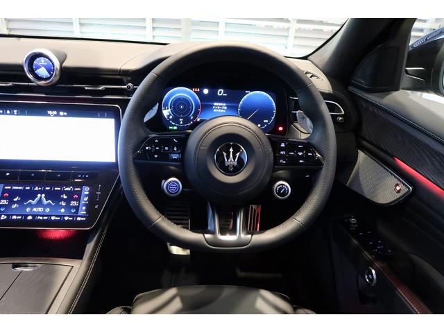 グレカーレ モデナ パノラマサンルーフ セキュリティーアラーム 衝突軽減ブレーキ ブレーキキャリパーブラック テックアシストパッケージ 20インチエテレ鍛造(グロスブラック) スタッガードホイール(47枚目)