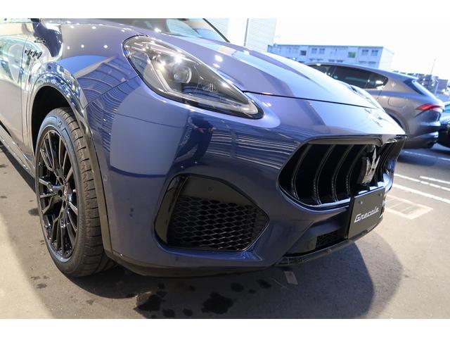 グレカーレ モデナ パノラマサンルーフ セキュリティーアラーム 衝突軽減ブレーキ ブレーキキャリパーブラック テックアシストパッケージ 20インチエテレ鍛造(グロスブラック) スタッガードホイール(60枚目)