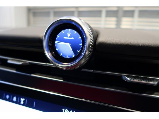 グレカーレ モデナ パノラマサンルーフ セキュリティーアラーム 衝突軽減ブレーキ ブレーキキャリパーブラック テックアシストパッケージ 20インチエテレ鍛造(グロスブラック) スタッガードホイール(64枚目)