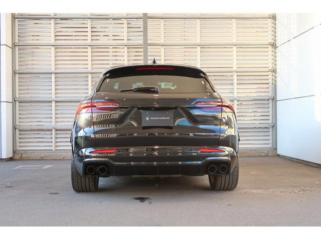 グレカーレ モデナ　パノラマサンルーフ　エアサスペンション　セキュリティーアラーム　イエローキャリパー　スポーツプレミアムレザーシート　パノラマサンルーフ　インテリアカーボンマクロトゥイル（6枚目）