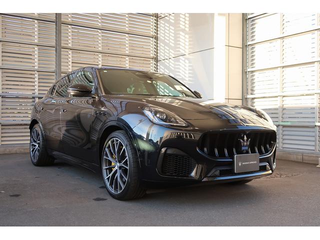 グレカーレ モデナ　パノラマサンルーフ　エアサスペンション　セキュリティーアラーム　イエローキャリパー　スポーツプレミアムレザーシート　パノラマサンルーフ　インテリアカーボンマクロトゥイル（7枚目）