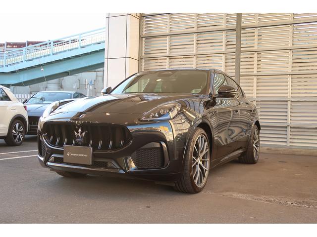 グレカーレ モデナ　パノラマサンルーフ　エアサスペンション　セキュリティーアラーム　イエローキャリパー　スポーツプレミアムレザーシート　パノラマサンルーフ　インテリアカーボンマクロトゥイル（9枚目）