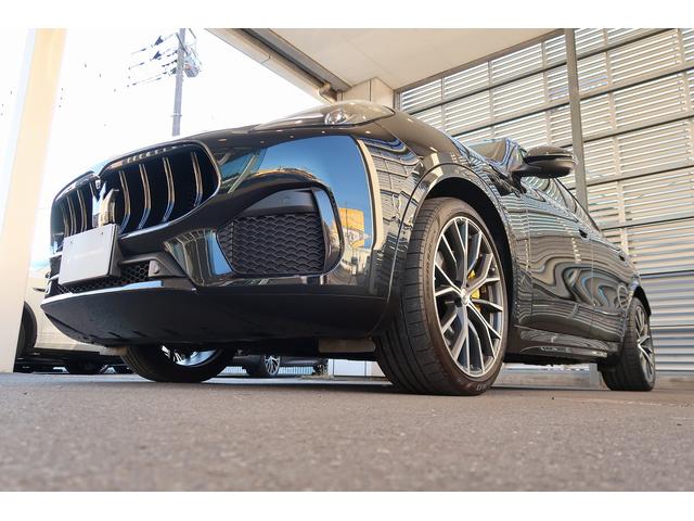 グレカーレ モデナ　パノラマサンルーフ　エアサスペンション　セキュリティーアラーム　イエローキャリパー　スポーツプレミアムレザーシート　パノラマサンルーフ　インテリアカーボンマクロトゥイル（13枚目）