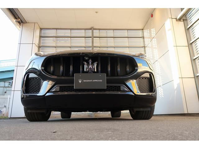 グレカーレ モデナ　パノラマサンルーフ　エアサスペンション　セキュリティーアラーム　イエローキャリパー　スポーツプレミアムレザーシート　パノラマサンルーフ　インテリアカーボンマクロトゥイル（15枚目）