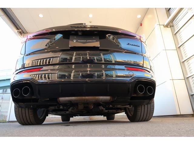 グレカーレ モデナ　パノラマサンルーフ　エアサスペンション　セキュリティーアラーム　イエローキャリパー　スポーツプレミアムレザーシート　パノラマサンルーフ　インテリアカーボンマクロトゥイル（16枚目）