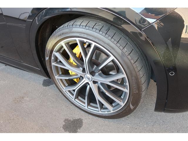 グレカーレ モデナ　パノラマサンルーフ　エアサスペンション　セキュリティーアラーム　イエローキャリパー　スポーツプレミアムレザーシート　パノラマサンルーフ　インテリアカーボンマクロトゥイル（19枚目）