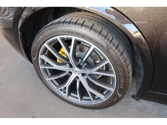 グレカーレ モデナ　パノラマサンルーフ　エアサスペンション　セキュリティーアラーム　イエローキャリパー　スポーツプレミアムレザーシート　パノラマサンルーフ　インテリアカーボンマクロトゥイル（20枚目）