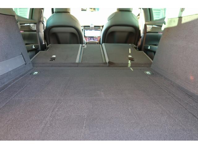 グレカーレ モデナ　パノラマサンルーフ　エアサスペンション　セキュリティーアラーム　イエローキャリパー　スポーツプレミアムレザーシート　パノラマサンルーフ　インテリアカーボンマクロトゥイル（27枚目）