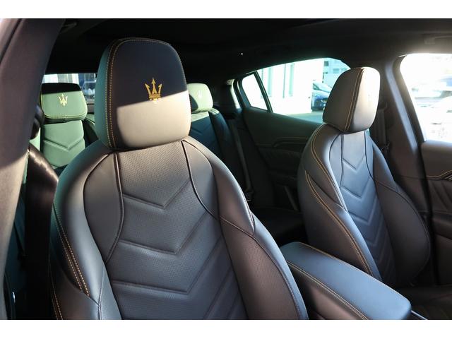 グレカーレ モデナ　パノラマサンルーフ　エアサスペンション　セキュリティーアラーム　イエローキャリパー　スポーツプレミアムレザーシート　パノラマサンルーフ　インテリアカーボンマクロトゥイル（31枚目）