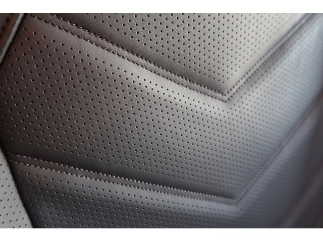 グレカーレ モデナ　パノラマサンルーフ　エアサスペンション　セキュリティーアラーム　イエローキャリパー　スポーツプレミアムレザーシート　パノラマサンルーフ　インテリアカーボンマクロトゥイル（33枚目）