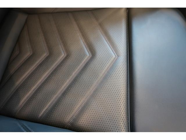 グレカーレ モデナ　パノラマサンルーフ　エアサスペンション　セキュリティーアラーム　イエローキャリパー　スポーツプレミアムレザーシート　パノラマサンルーフ　インテリアカーボンマクロトゥイル（34枚目）