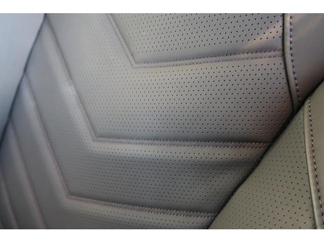 グレカーレ モデナ　パノラマサンルーフ　エアサスペンション　セキュリティーアラーム　イエローキャリパー　スポーツプレミアムレザーシート　パノラマサンルーフ　インテリアカーボンマクロトゥイル（42枚目）