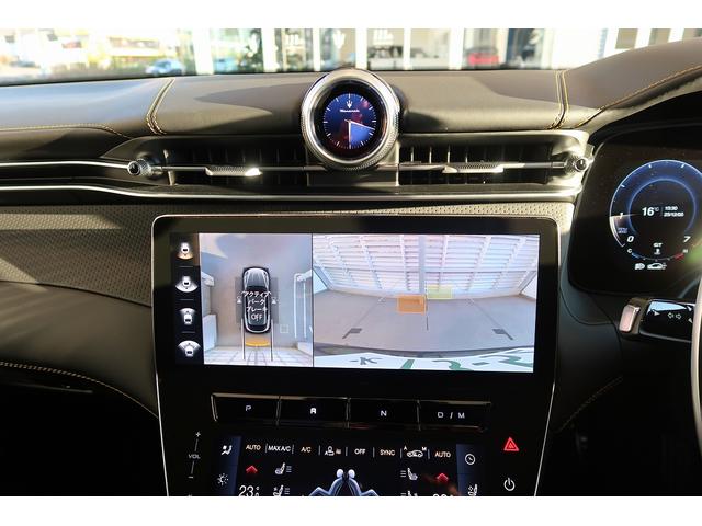 グレカーレ モデナ　パノラマサンルーフ　エアサスペンション　セキュリティーアラーム　イエローキャリパー　スポーツプレミアムレザーシート　パノラマサンルーフ　インテリアカーボンマクロトゥイル（52枚目）