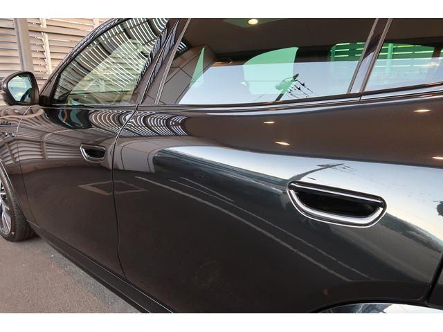 グレカーレ モデナ　パノラマサンルーフ　エアサスペンション　セキュリティーアラーム　イエローキャリパー　スポーツプレミアムレザーシート　パノラマサンルーフ　インテリアカーボンマクロトゥイル（62枚目）