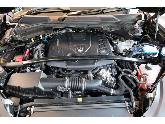 グレカーレ モデナ　パノラマサンルーフ　エアサスペンション　セキュリティーアラーム　イエローキャリパー　スポーツプレミアムレザーシート　パノラマサンルーフ　インテリアカーボンマクロトゥイル（67枚目）