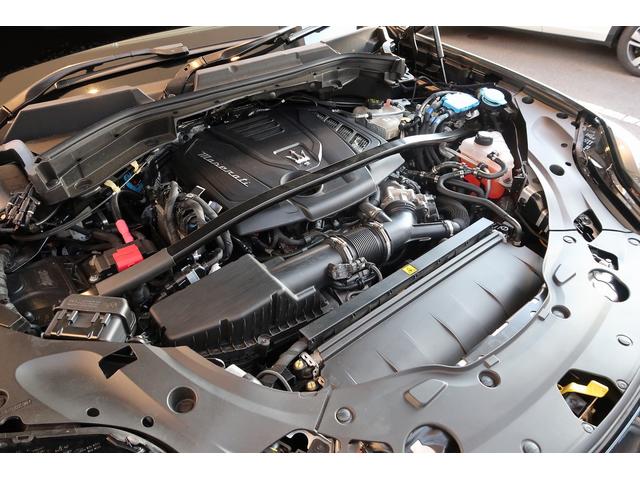 グレカーレ モデナ　パノラマサンルーフ　エアサスペンション　セキュリティーアラーム　イエローキャリパー　スポーツプレミアムレザーシート　パノラマサンルーフ　インテリアカーボンマクロトゥイル（68枚目）