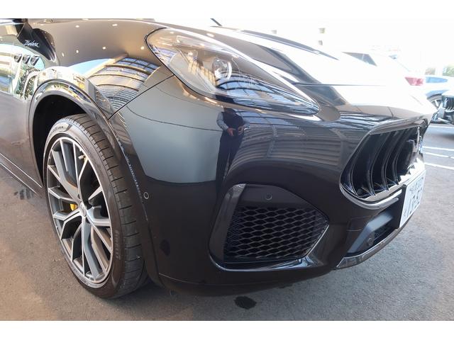 グレカーレ モデナ　パノラマサンルーフ　エアサスペンション　セキュリティーアラーム　イエローキャリパー　スポーツプレミアムレザーシート　パノラマサンルーフ　インテリアカーボンマクロトゥイル（69枚目）