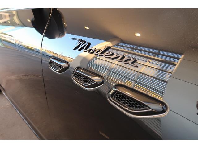 グレカーレ モデナ　パノラマサンルーフ　エアサスペンション　セキュリティーアラーム　イエローキャリパー　スポーツプレミアムレザーシート　パノラマサンルーフ　インテリアカーボンマクロトゥイル（72枚目）