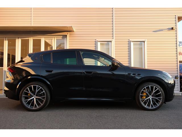 グレカーレ モデナ　パノラマサンルーフ　エアサスペンション　セキュリティーアラーム　イエローキャリパー　スポーツプレミアムレザーシート　パノラマサンルーフ　インテリアカーボンマクロトゥイル（74枚目）