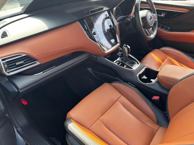 レガシィアウトバック リミテッドEX 4WD 1オーナー ブラウン&ブラックコンビレザー サンルーフ ブルメスターサラウンドシステム DVD視聴 禁煙車 タイヤ新品 TV/ナビキャンセラー(11枚目)