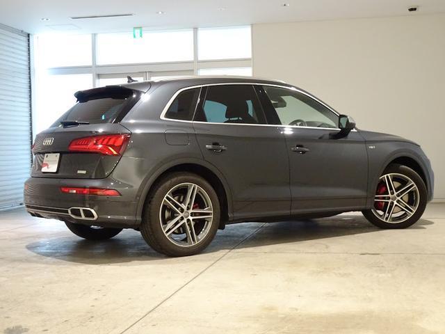 ＳＱ５ ベースグレード　ファインナッパレザー（ダイヤモンドステッチ）　バーチャルコックピット　パノラマサンルーフ　カラードブレーキキャリパー（レッド）　シートヒーター　リヤサイドエアバッグ　アンビエント　ＡＣＣ　認定中古車（10枚目）