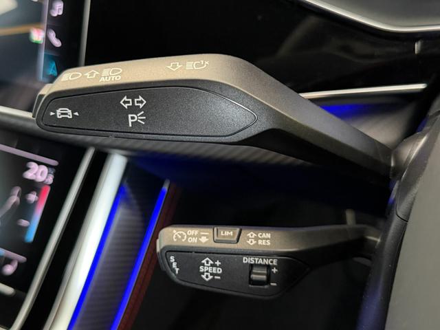 ＲＳ Ｑ８ ベースグレード　ワンオーナー　ＲＳスポーツエキゾースト　パノラマサンルーフ　カーボングロスブラックスタイリングパッケージ　デコラティブパネルカーボンツイル　プライバシーガラス　認定中古車（49枚目）