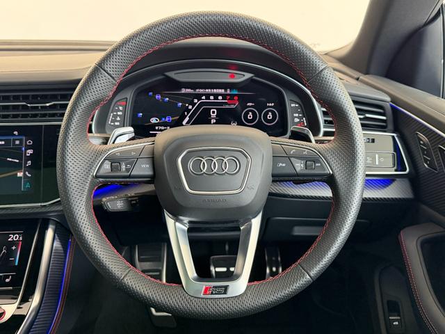 ＲＳ Ｑ８ ベースグレード　ワンオーナー　ＲＳスポーツエキゾースト　パノラマサンルーフ　カーボングロスブラックスタイリングパッケージ　デコラティブパネルカーボンツイル　プライバシーガラス　認定中古車（50枚目）