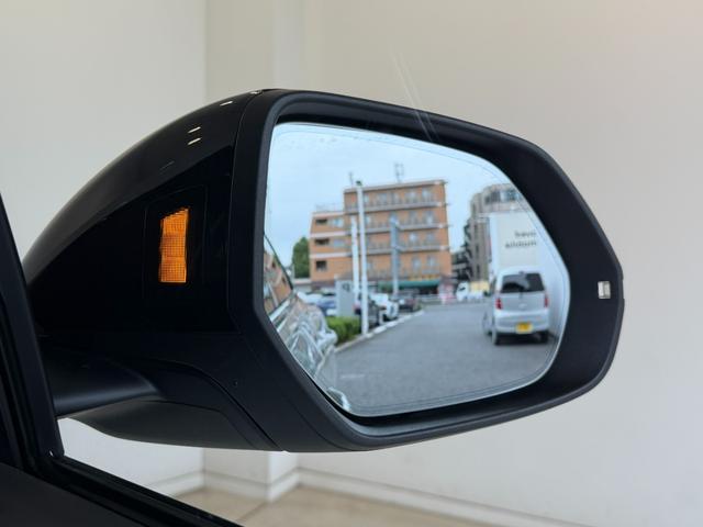 ＲＳ Ｑ８ ベースグレード　ワンオーナー　ＲＳスポーツエキゾースト　パノラマサンルーフ　カーボングロスブラックスタイリングパッケージ　デコラティブパネルカーボンツイル　プライバシーガラス　認定中古車（52枚目）