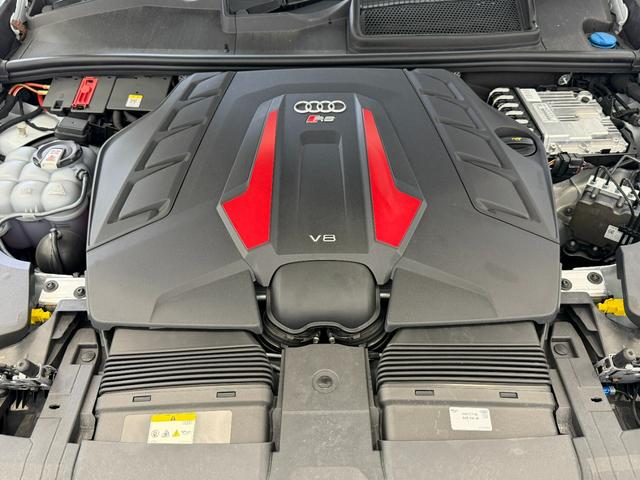 ＲＳ Ｑ８ ベースグレード　ワンオーナー　ＲＳスポーツエキゾースト　パノラマサンルーフ　カーボングロスブラックスタイリングパッケージ　デコラティブパネルカーボンツイル　プライバシーガラス　認定中古車（63枚目）