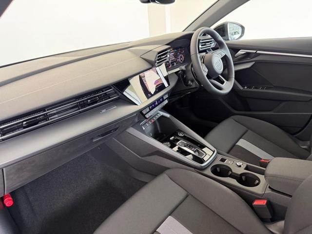 Ａ３ スポーツバック３０ＴＦＳＩアドバンスド　デモアップ　コンビニエンス＆アシスタンスパッケージライト　ナビゲーションパッケージ　３ゾーンオートマチックエアコン　ＭＭＩナビ　アシスタンスパッケージ　認定中古車（20枚目）