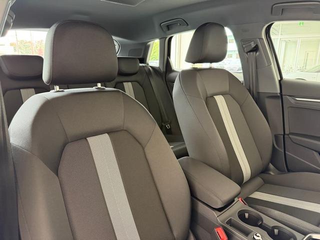 Ａ３ スポーツバック３０ＴＦＳＩアドバンスド　デモアップ　コンビニエンス＆アシスタンスパッケージライト　ナビゲーションパッケージ　３ゾーンオートマチックエアコン　ＭＭＩナビ　アシスタンスパッケージ　認定中古車（22枚目）